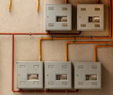 Mengapa Grounding Panel Kontrol dan Proteksi Motor Listrik
