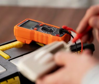 Multimeter Digital dalam Praktikum Teknik Elektro