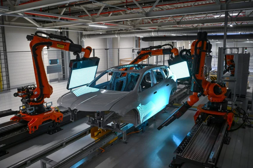 Pabrik Tanpa Manusia Hyper Automation 2026